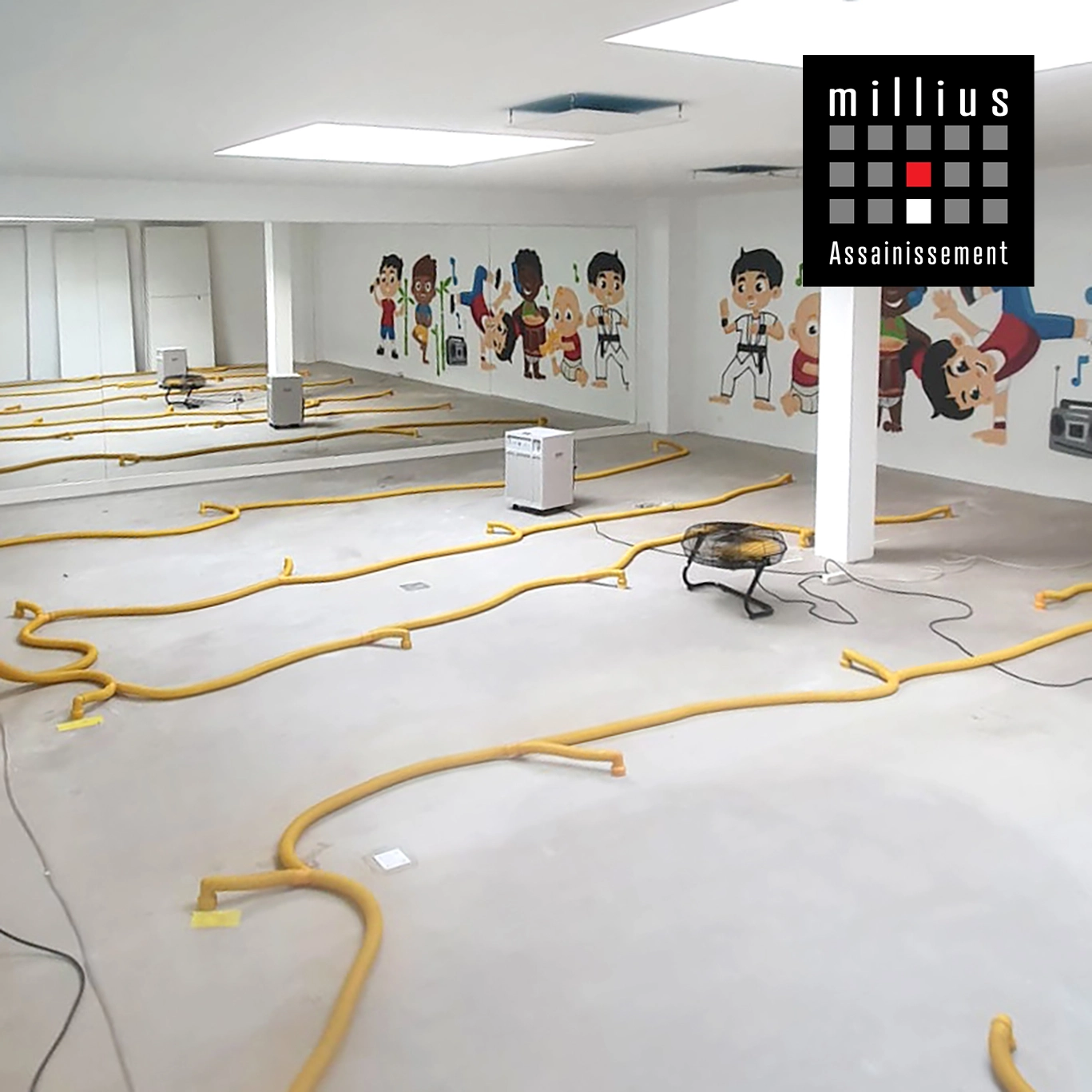 Millius Groupe en cours d'assèchement technique d'une pièce en Valais