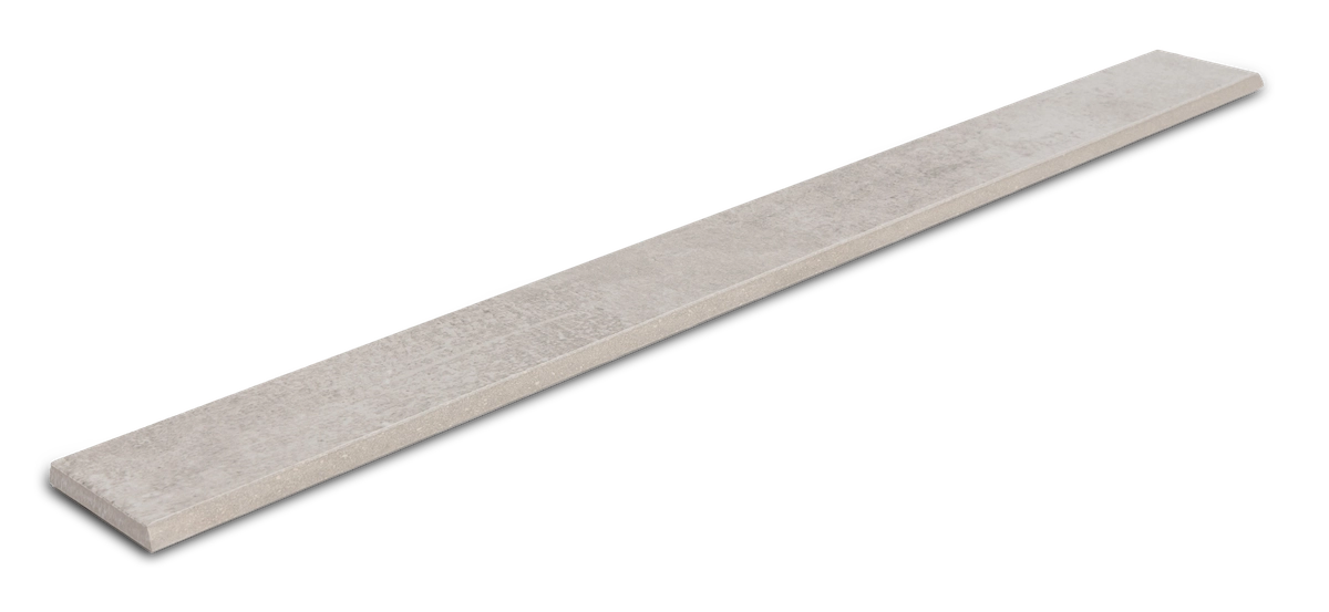 Alignement et pose de plinthes en carrelage assorties au sol pour des finitions intérieures haut de gamme par Millius Groupe en Valais